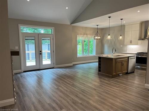 303-5 Wood Haven Dr, Tillsonburg, ON - Indoor Photo Showing Kitchen