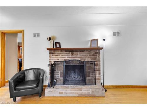 9 Parkwood Drive, Tillsonburg, ON - Indoor Photo Showing Living Room With Fireplace