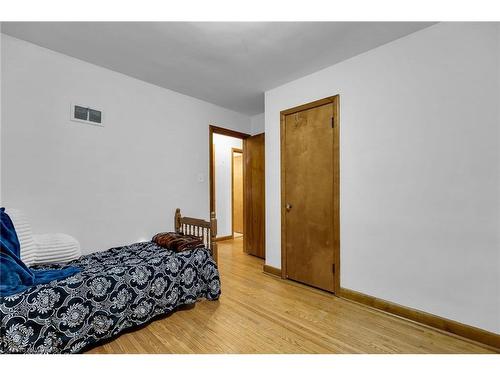 9 Parkwood Drive, Tillsonburg, ON - Indoor Photo Showing Bedroom