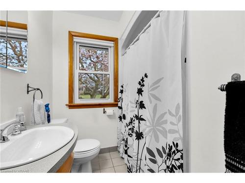 9 Parkwood Drive, Tillsonburg, ON - Indoor Photo Showing Bathroom