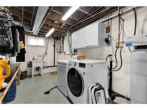 9 Parkwood Drive, Tillsonburg, ON - Indoor Photo Showing Laundry Room