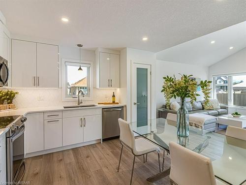 268 Wilson Avenue, Tillsonburg, ON - Indoor Photo Showing Kitchen With Upgraded Kitchen