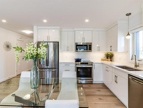 268 Wilson Avenue, Tillsonburg, ON - Indoor Photo Showing Kitchen With Double Sink With Upgraded Kitchen