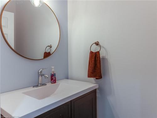 554 Hatch Street, Woodstock, ON - Indoor Photo Showing Bathroom