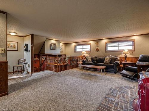 251 Mutual Street N, Ingersoll, ON - Indoor Photo Showing Living Room