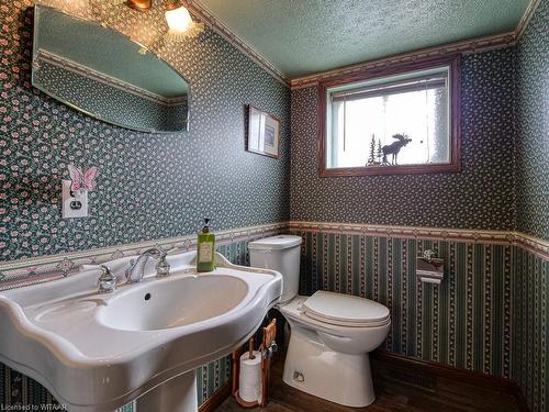 251 Mutual Street N, Ingersoll, ON - Indoor Photo Showing Bathroom