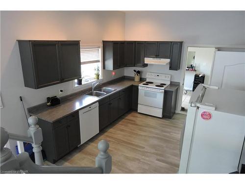 14 Elgin Street W, Norwich, ON - Indoor Photo Showing Kitchen With Double Sink