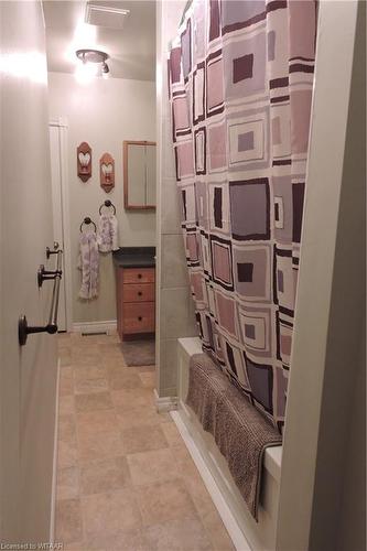 14 Elgin Street W, Norwich, ON - Indoor Photo Showing Bathroom