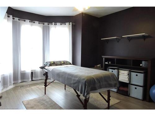 14 Elgin Street W, Norwich, ON - Indoor Photo Showing Bedroom