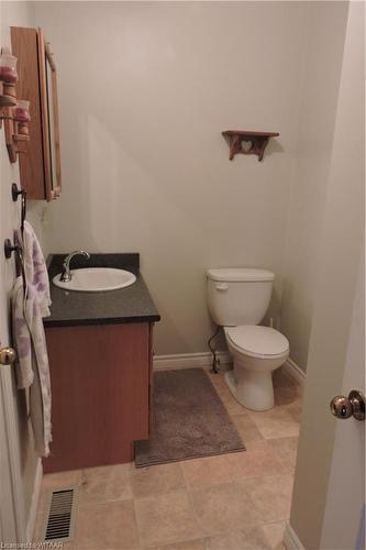 14 Elgin Street W, Norwich, ON - Indoor Photo Showing Bathroom