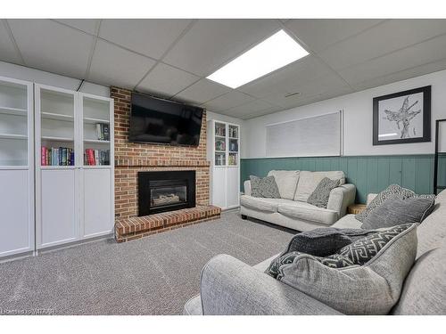 29 Finlayson Drive, Thamesford, ON - Indoor Photo Showing Living Room With Fireplace