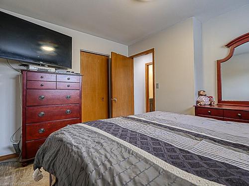 303 Macdonald Drive, Woodstock, ON - Indoor Photo Showing Bedroom
