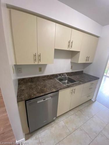 10-470 Second Street, London, ON - Indoor Photo Showing Kitchen