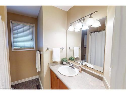 807 Stonegate Drive, Woodstock, ON - Indoor Photo Showing Bathroom