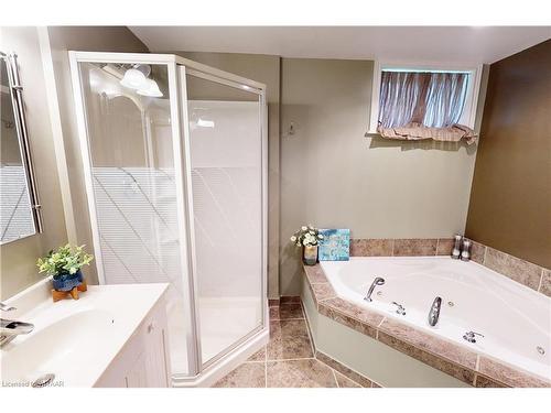 807 Stonegate Drive, Woodstock, ON - Indoor Photo Showing Bathroom