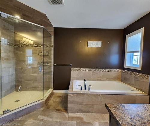 58 Pearl Street, Tillsonburg, ON - Indoor Photo Showing Bathroom