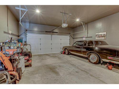 8 Norsworthy Lane, Ingersoll, ON - Indoor Photo Showing Garage