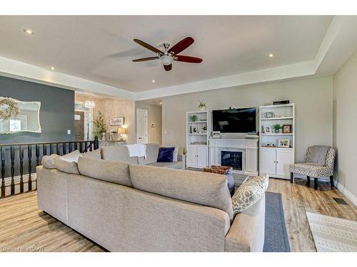 2597 Nixon Road, Simcoe, ON - Indoor Photo Showing Living Room