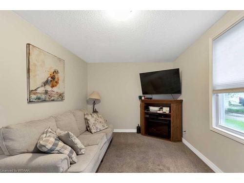 54 Potters Road, Tillsonburg, ON - Indoor Photo Showing Living Room