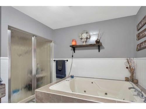253 Beattie Street, Strathroy, ON - Indoor Photo Showing Bathroom