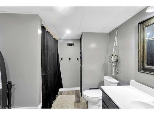 253 Beattie Street, Strathroy, ON - Indoor Photo Showing Bathroom
