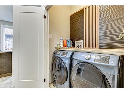 17 Brookfield Avenue, Ingersoll, ON - Indoor Photo Showing Laundry Room