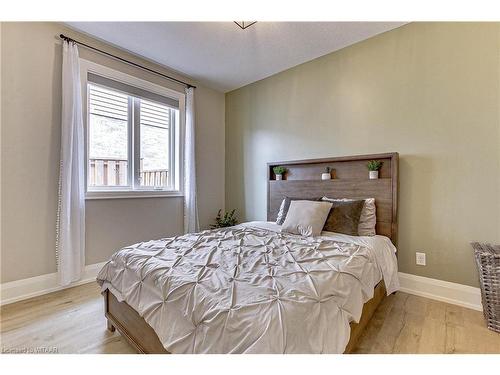 17 Brookfield Avenue, Ingersoll, ON - Indoor Photo Showing Bedroom