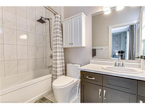 17 Brookfield Avenue, Ingersoll, ON - Indoor Photo Showing Bathroom