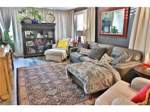 513 King Street, Woodstock, ON - Indoor Photo Showing Living Room