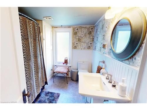 513 King Street, Woodstock, ON - Indoor Photo Showing Bathroom