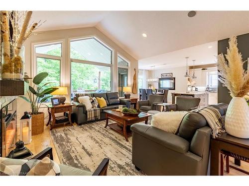 122 Eastview Avenue, Woodstock, ON - Indoor Photo Showing Living Room