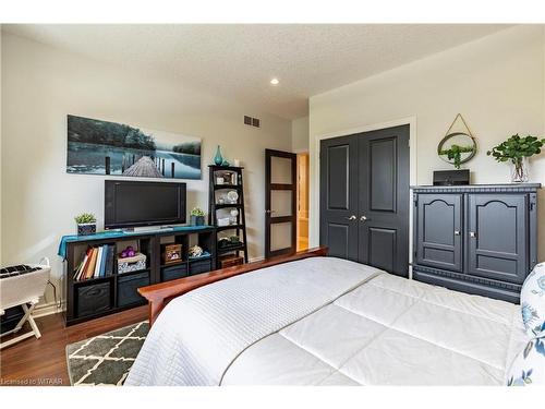 122 Eastview Avenue, Woodstock, ON - Indoor Photo Showing Bedroom