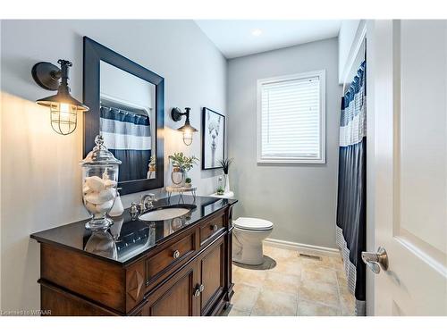 122 Eastview Avenue, Woodstock, ON - Indoor Photo Showing Bathroom