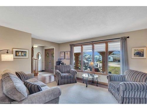 20 Devon Court, Tillsonburg, ON - Indoor Photo Showing Living Room