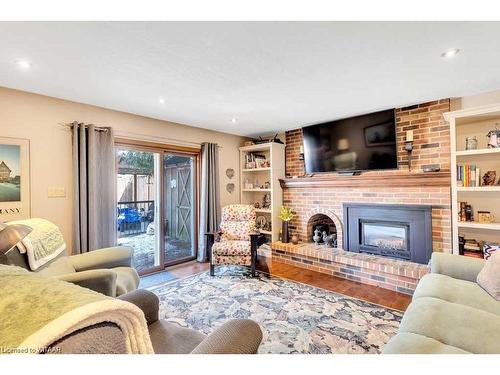 20 Devon Court, Tillsonburg, ON - Indoor Photo Showing Living Room With Fireplace