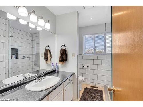 20 Devon Court, Tillsonburg, ON - Indoor Photo Showing Bathroom