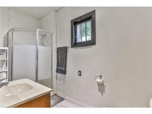 204 Charles Street E, Ingersoll, ON - Indoor Photo Showing Bathroom