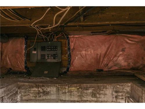 204 Charles Street E, Ingersoll, ON - Indoor Photo Showing Basement