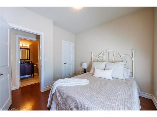 102-5 Wood Haven Drive, Tillsonburg, ON - Indoor Photo Showing Bedroom