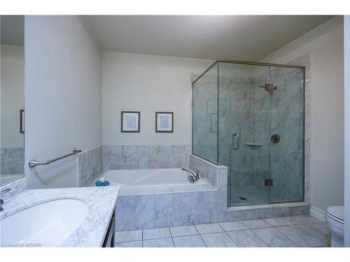 102-5 Wood Haven Drive, Tillsonburg, ON - Indoor Photo Showing Bathroom