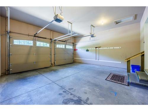 102-5 Wood Haven Drive, Tillsonburg, ON - Indoor Photo Showing Garage