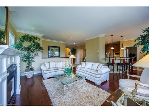 22 Bobolink Drive, Tillsonburg, ON - Indoor Photo Showing Living Room