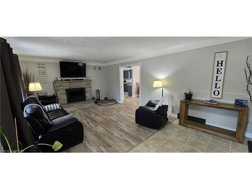 33 North Street W, Tillsonburg, ON - Indoor Photo Showing Living Room With Fireplace