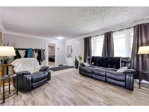 33 North Street W, Tillsonburg, ON - Indoor Photo Showing Living Room