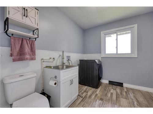 33 North Street W, Tillsonburg, ON - Indoor Photo Showing Bathroom