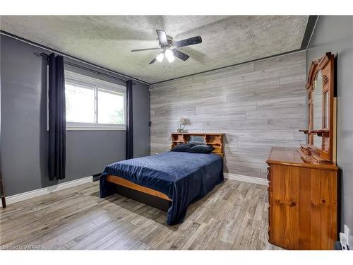 33 North Street W, Tillsonburg, ON - Indoor Photo Showing Bedroom