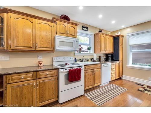 10 Sanders Street, Tillsonburg, ON - Indoor Photo Showing Kitchen