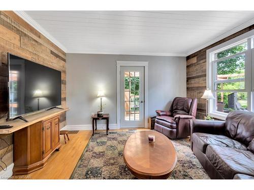 10 Sanders Street, Tillsonburg, ON - Indoor Photo Showing Living Room
