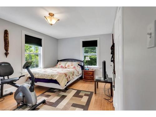 10 Sanders Street, Tillsonburg, ON - Indoor Photo Showing Bedroom