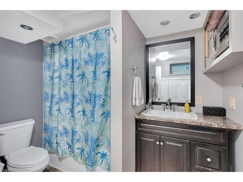 10 Sanders Street, Tillsonburg, ON - Indoor Photo Showing Bathroom